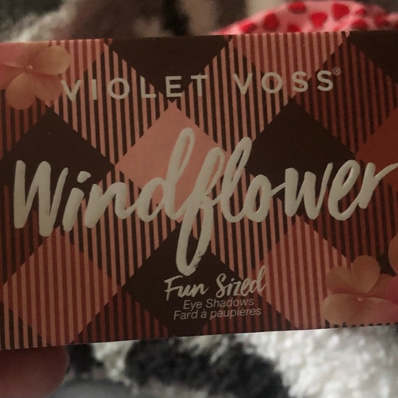 Violet Voss eyeshadow palette - Picture 2 of 2